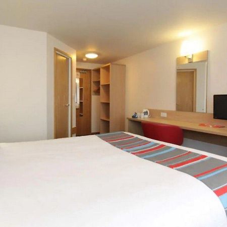 Travelodge London Feltham Zewnętrze zdjęcie