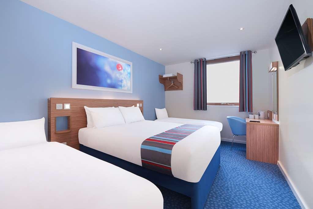 Travelodge London Feltham Pokój zdjęcie