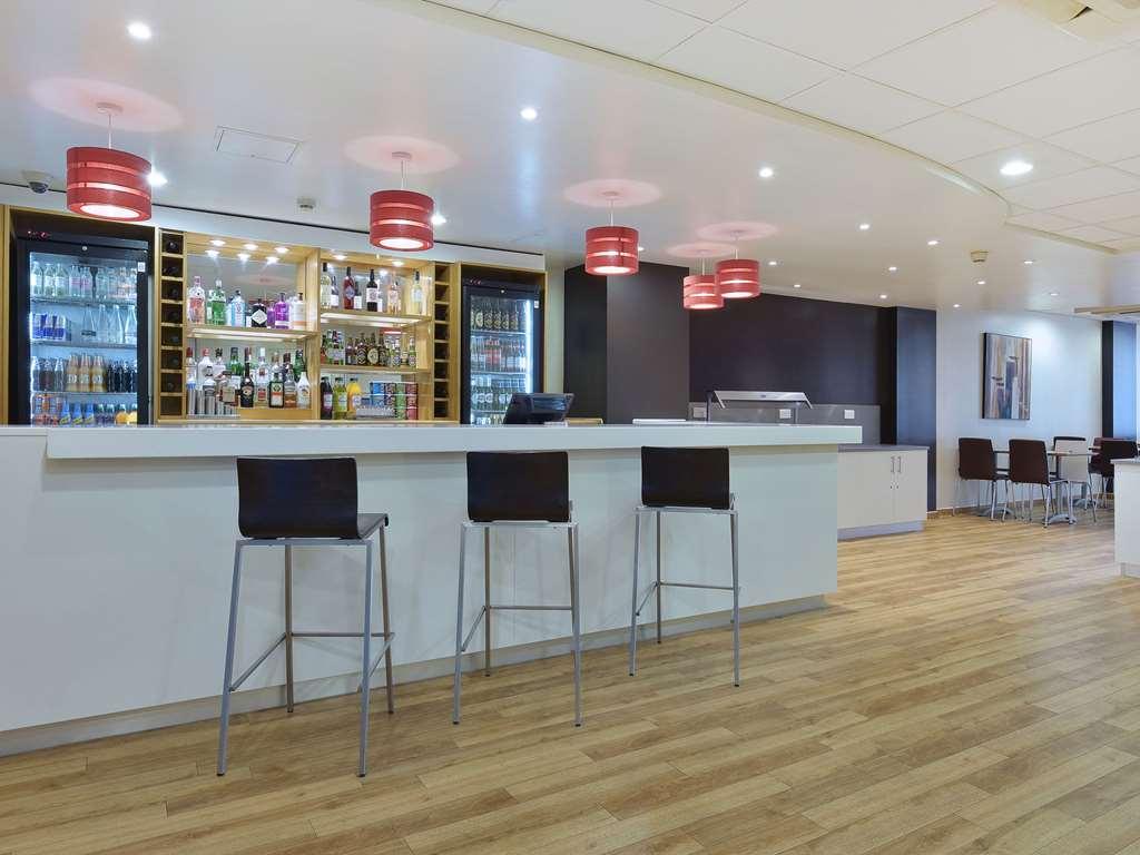 Travelodge London Feltham Restauracja zdjęcie