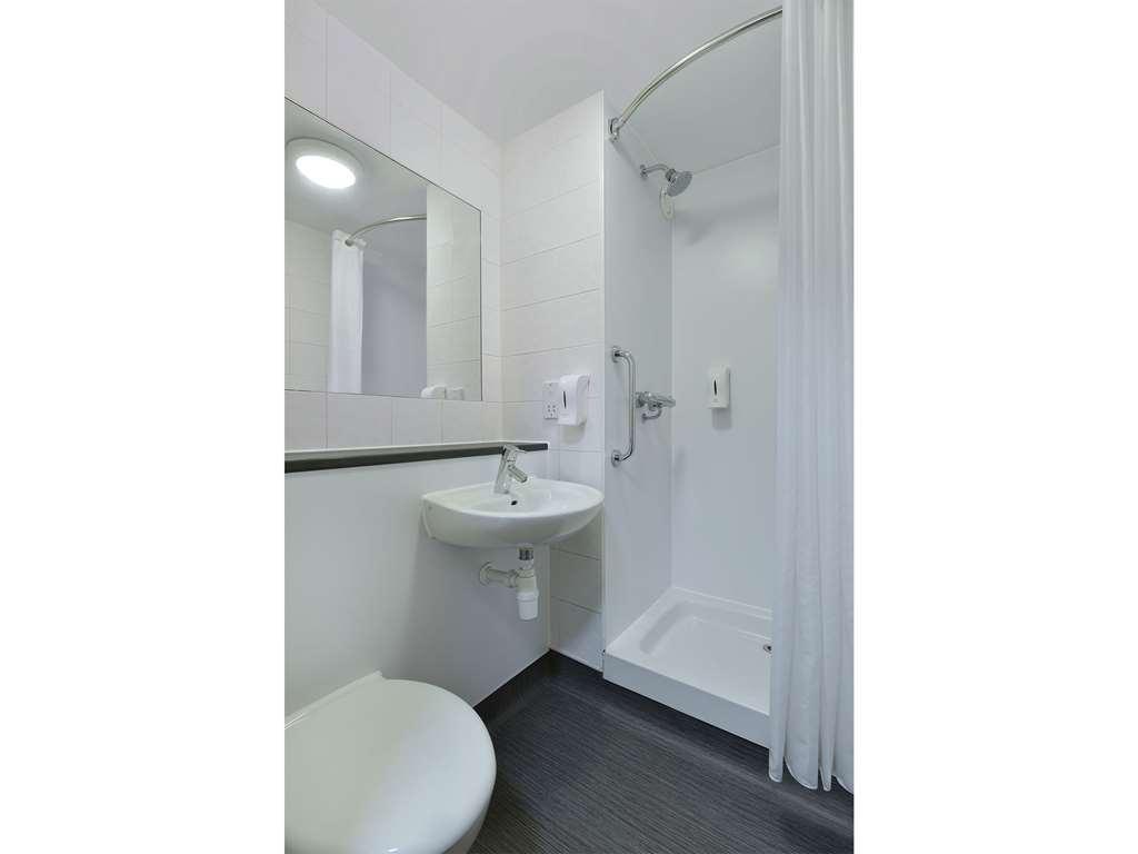 Travelodge London Feltham Pokój zdjęcie
