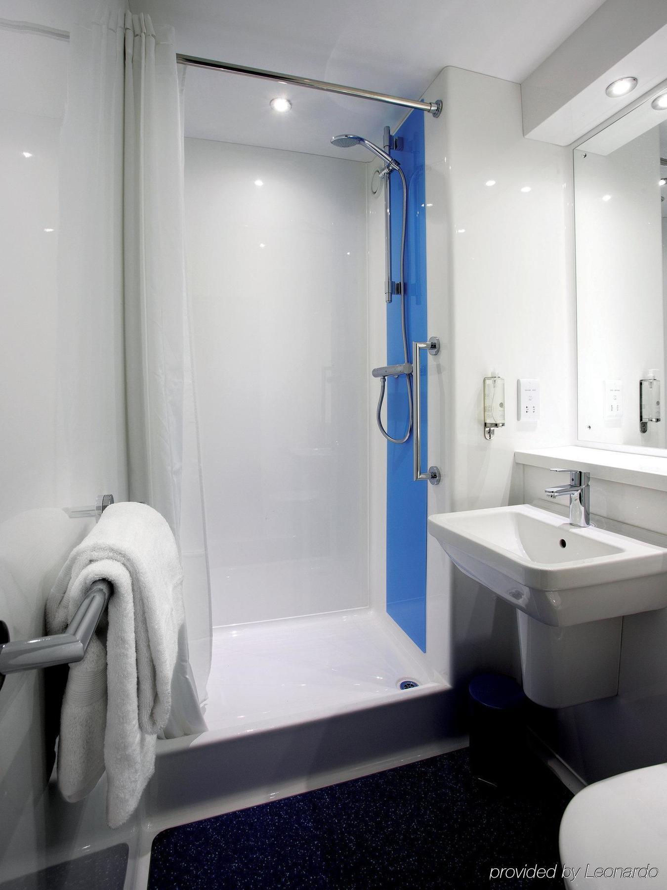 Travelodge London Feltham Zewnętrze zdjęcie