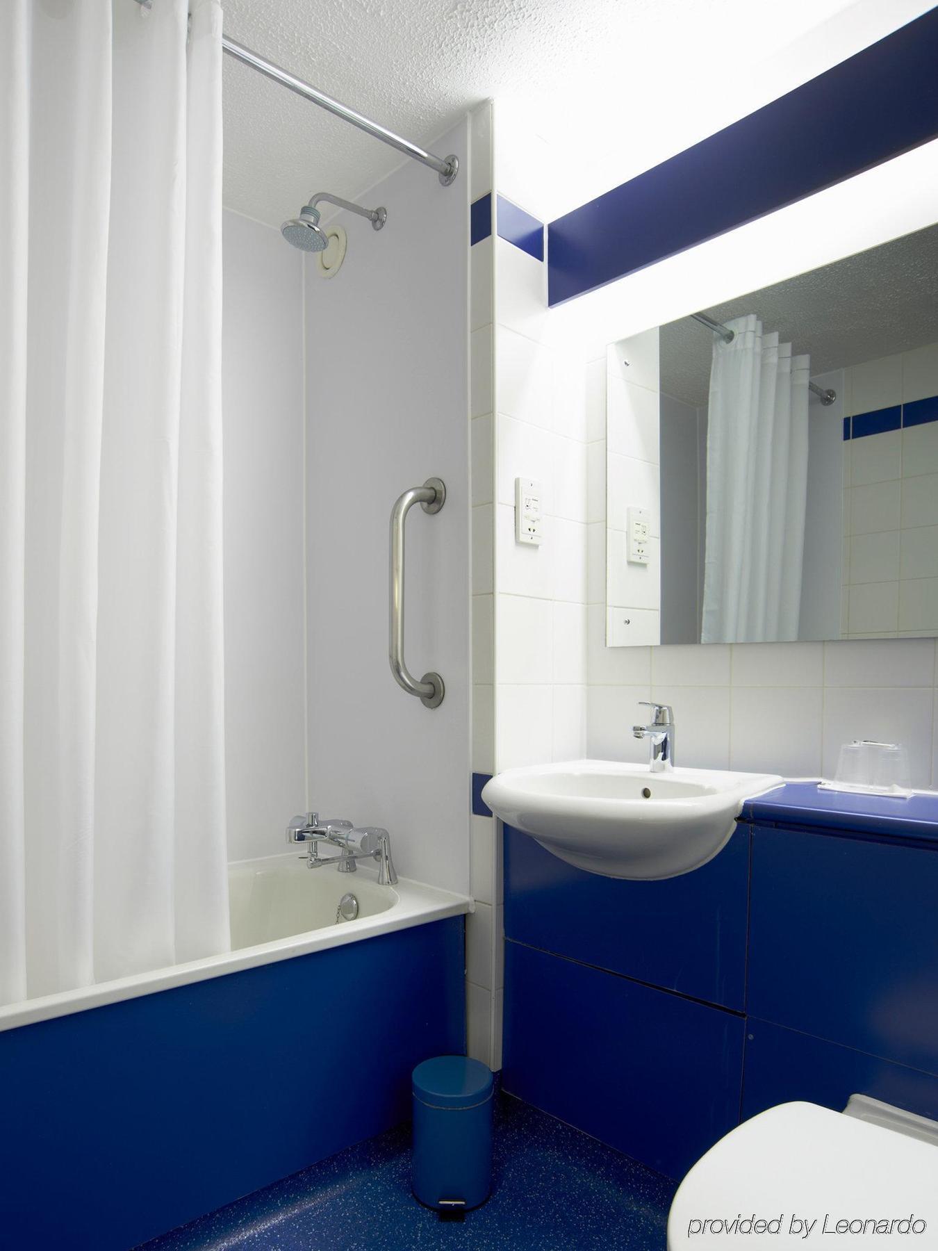 Travelodge London Feltham Zewnętrze zdjęcie
