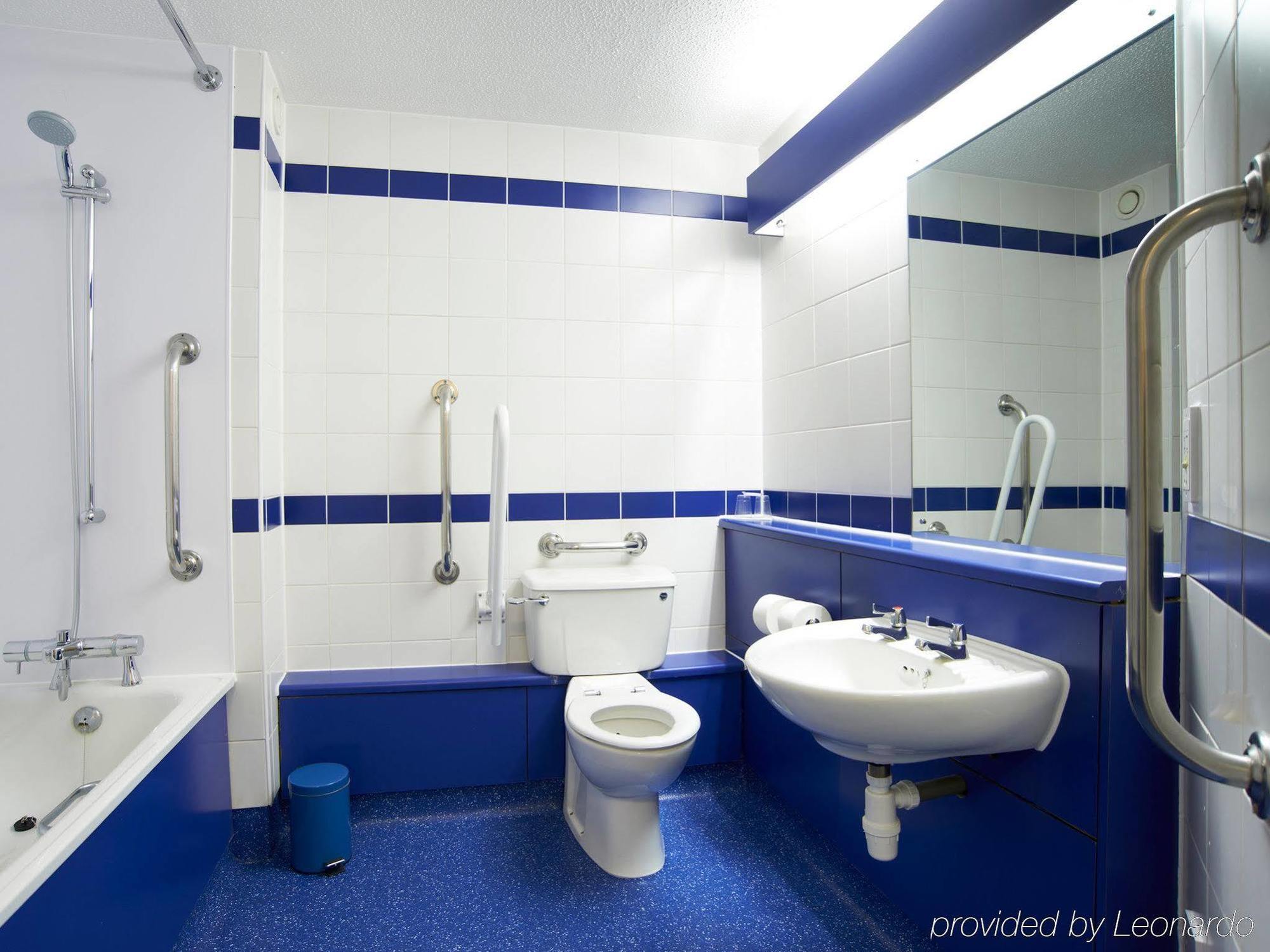 Travelodge London Feltham Zewnętrze zdjęcie