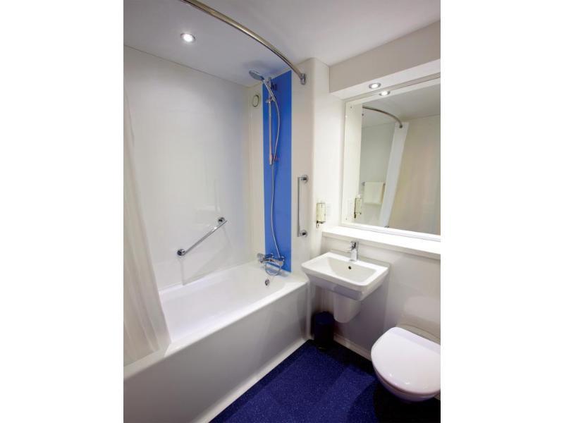 Travelodge London Feltham Zewnętrze zdjęcie
