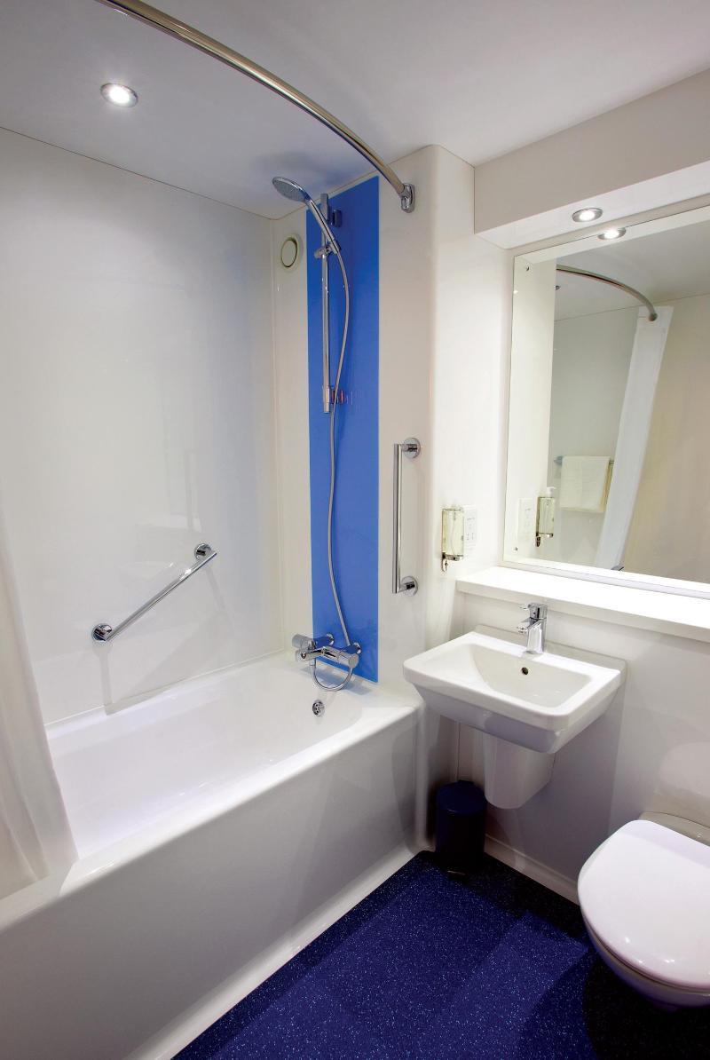 Travelodge London Feltham Zewnętrze zdjęcie
