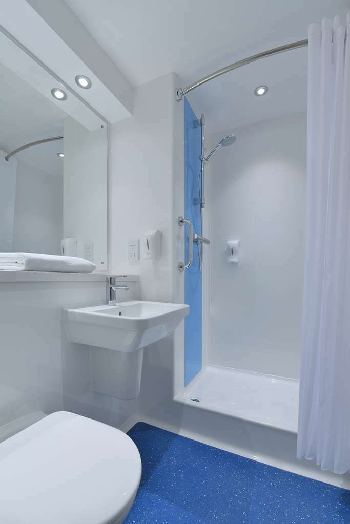 Travelodge London Feltham Pokój zdjęcie