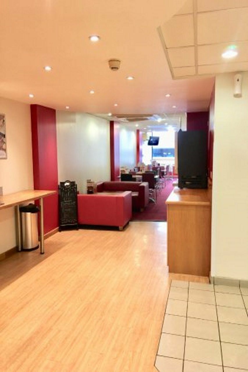 Travelodge London Feltham Zewnętrze zdjęcie